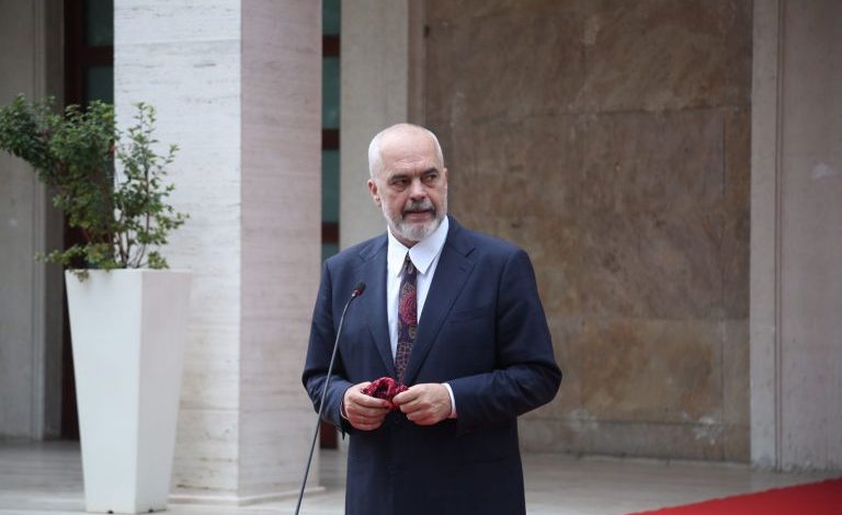 SHTETI VJEN TEK TI ME NJË KLIK”/ Nga sot të gjitha shërbimet publike do të ofrohen online