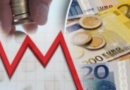 LEKU U FORCUA PËRSËRI KËTË JAVË/ Euro kthehet pranë minimumit historik