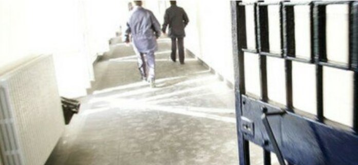 U KTHYE NË ITALI PAS SHUMË VITESH/ Policia vë në pranga 50-vjeçarin shqiptar të dënuar për…