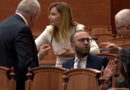“VILA 760 MIJË EURO…”/ Zbardhen prapaskenat e përplasjes mes Edmond Spahos dhe Gazment Bardhit! Si nisi sherri në Kuvend
