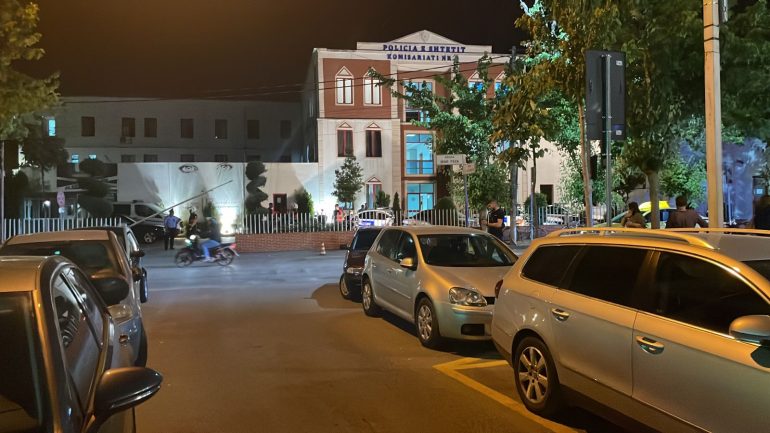 E FUNDIT/ Çfarë ndodhi në komisariatin nr.3 në Tiranë, polici plagos kolegun