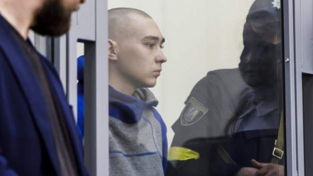 KANË VRARË QINDRA CIVILË/ Mbahet sot gjyqi i parë për krime lufte në Kiev, i pandehur është një 21-vjeçar