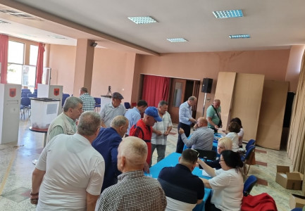 ZGJEDHJET PËR KRYETARIN E PD/ Komisioni i Rithemelimit: Qendrat e votimit do të jenë hapur derisa të votojë edhe anëtari i fundit