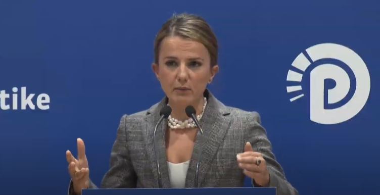 KËRKON FALJE/ Rudina Hajdari: Bëra gabim që pranova përjashtimin e Bashës, unë nuk iki kurrë nga kjo sallë