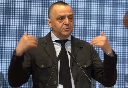 “NË 2022 JANË LARGUAR NGA PUNA…”/ Artan Lame i paralajmëron: Mos u joshni nga shuku i parave, do merrni veten në qafë
