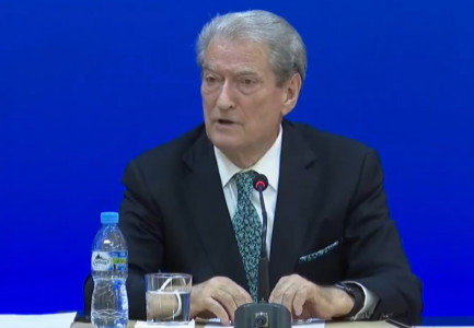 “REZOLUTA NUK ISHTE KURTH”/ Berisha i përgjigjet Ramës: Ke kryer vepër penale në përputhje me ligjet që dënojnë mohimet e genocidit