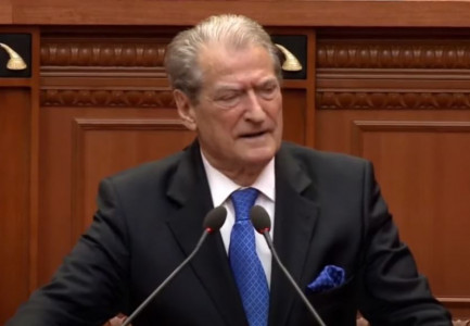 SULMON VUÇIÇIN/ Berisha: Është një Putin i vogël, mund të përsërisë genocidin e Serbrenicës në çdo kohë