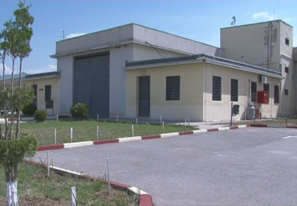 PIU ILAÇE/ I dënuari në burgun e Drenovës dërgohet në spital. Në dhomën e mjekut kishte vjedhur…