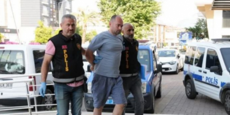 NGJARJE HORROR/ Babai u pret fytin 2 fëmijëve, plagos bashkëshorten