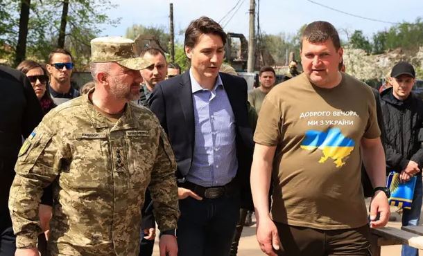 PA JELEK ANTIPLUMB/ Kryeministri kanadez mbërrin në Ukrainë, viziton Irpinin e bombarduar dhe të kontrolluar nga forcat ruse