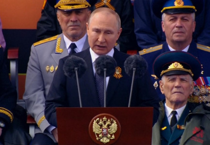 BOTA “SY E VESHË” NGA MOSKA/ Vladimir Putin fjalim të pazakontë për Ditën e Fitores, njofton urdhrin e ri që ka firmosur