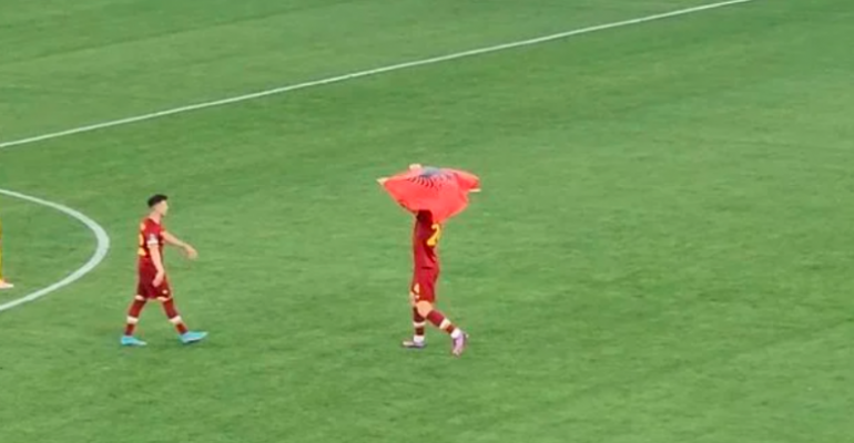 FINALJA/ Pikante nga Air Albania, Kumbulla feston me flamurin kuqezi
