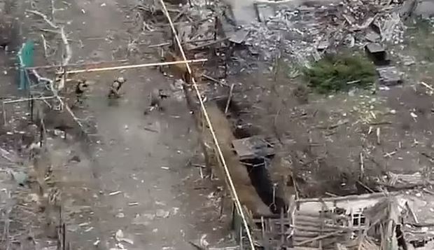 BETEJA PËR DONABSIN/ Mercenarët e Putin filmohen për herë të parë në Ukrainë. Grupi Wanger akuzohet për krime lufte