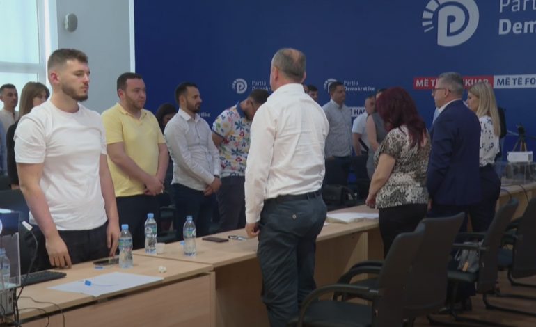 NDARJA NGA JETA E ISH-PRESIDENTIT NISHANI/ Këshilli Kombëtar një minutë heshtje në nder të tij (VIDEO)