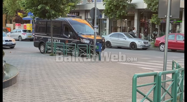 PAMJE NGA AKSIONI I URDHËRUAR NGA SPAK/ Makinat e Policisë mësyjnë “varg” në Elbasan