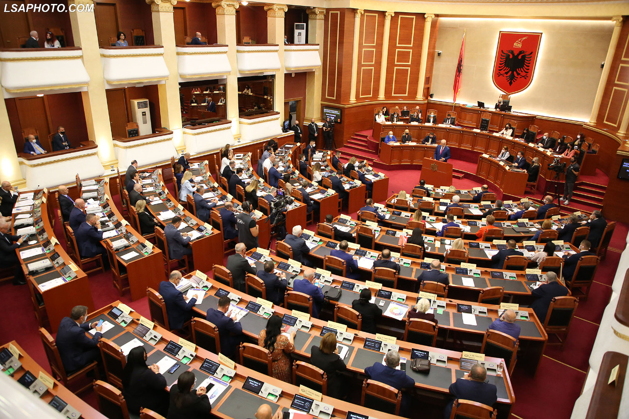E FUNDIT/ Dorëzohet në Kuvend mocioni për debat urgjent pas deklaratave të kryeministrit Rama. Ja kush ka firmosur