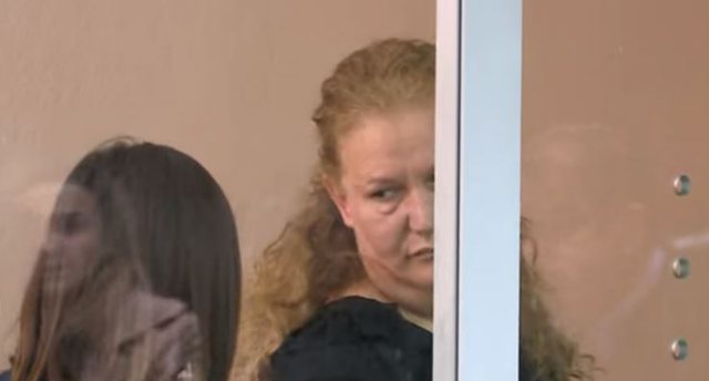 EMRI DHE DETAJET/ Parukierja në Tiranë u kap me 18 qese drogë brenda dyqanit: Ishin të shokut të djalit, ai vinte…
