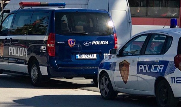 ARRESTOHET 32-VJEÇARI/ Transportonte 23 emigrantë që kishin hyrë ilegalisht në Shqipëri