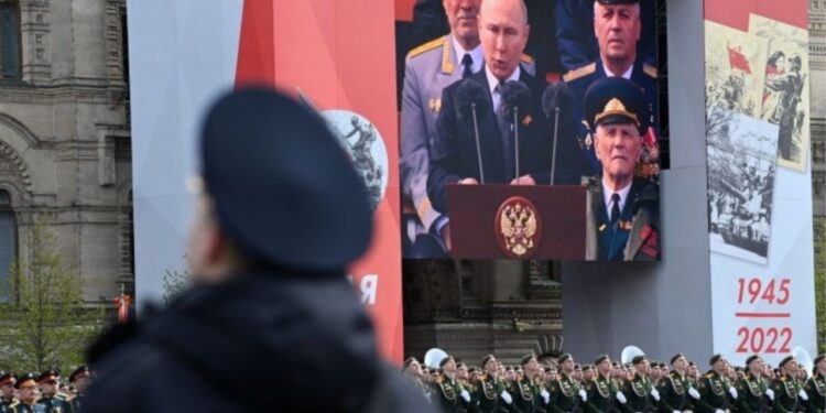 "PUTINI DHE RRETHI I TIJ JANË TË DËNUAR"/ Gazetarët rusë postojnë artikuj kritikë për pushtimin e Ukrainës në faqen pro Kremlinit