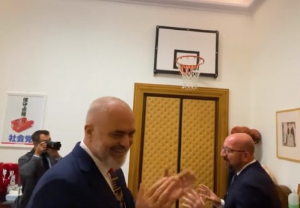 “KËTU NDODH GJITHÇKA? JAM XHELOZ?” Rama publikon pamjet kur i tregon zyrën Presidentit Charles Michel