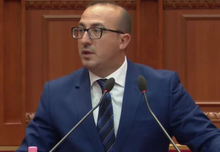 “E HOQËN NGA BASHKIA, SE KISHTE LIDHJE GJAKU ME MUA”/ Deputeti i PD-së rrëfen dramën e njeriut të afërt: Vendimi i kthimit në punë erdhi pasi vdiq