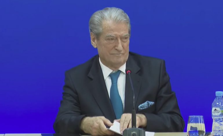 “KLANE MAFIOZE…”/ Berisha: Në emër të Reformës në Drejtësi qeveria po koordinohet me gjykatën dhe po krijon favore
