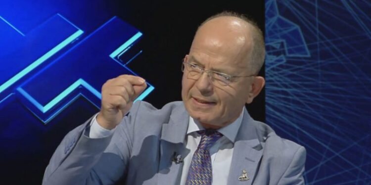 “PËR GJAKPRISHURIT…”/ Nxehet Sazan Guri: Shqiptarët ndërtuan Akropolin dhe gjithë Greqinë