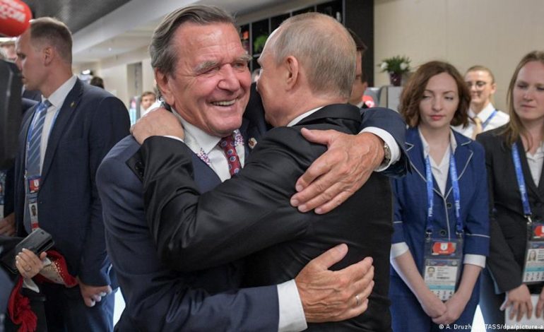 LIDHJET ME PUTININ/ Ish-kancelari gjerman humbet privilegjet financiare, por i lejohen truprojat