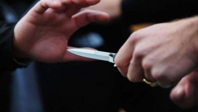 PLAS SHERRI NË FAMILJEN SHQIPTARE/ Vdesin babë e bir, djali qëllon me thikë babain, pasi pa ngjarjen vëllain vret vëllanë