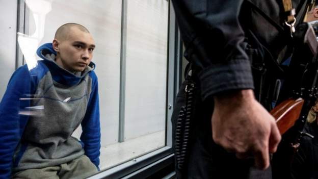 GJYQI I PARË PËR KRIME LUFTE/ Gjykata në Ukrainë shpall fajtor ushtarin rus, dënohet me…
