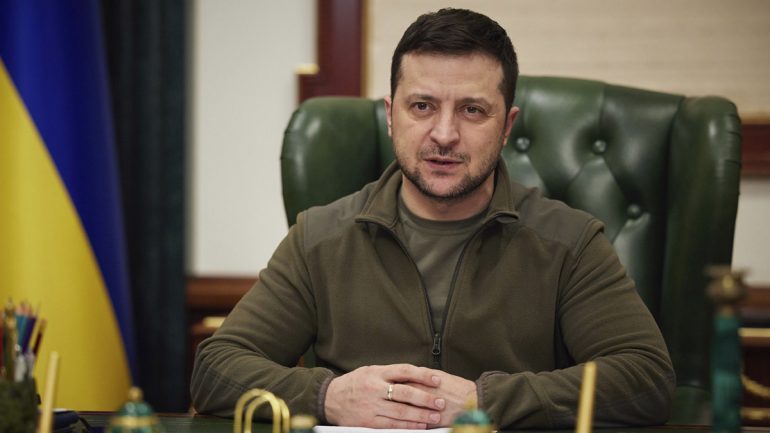 “NEVOJË KATASTROFIKE PËR ILAÇE”/ Zelensky: Evakuim? Nuk ndalen bombardimet në fabrikën Azovstal