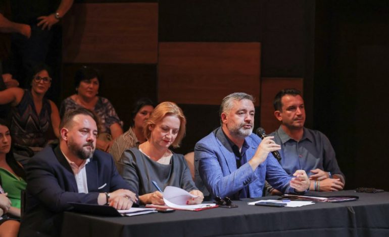 IRONIZON GRIDA DUMËN DHE PETRIT VASILIN/ Veliaj: Vijnë për zgjedhje dhe shesin mend në Tiranë; PS, partia që gjithmonë kanë ndryshuar Shqipërinë