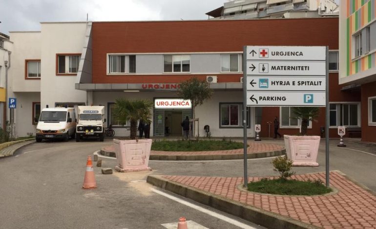 ZJARR NË SPITALIN E SARANDËS/ Përfshihet nga flakët salla e pajisjeve radiologjike