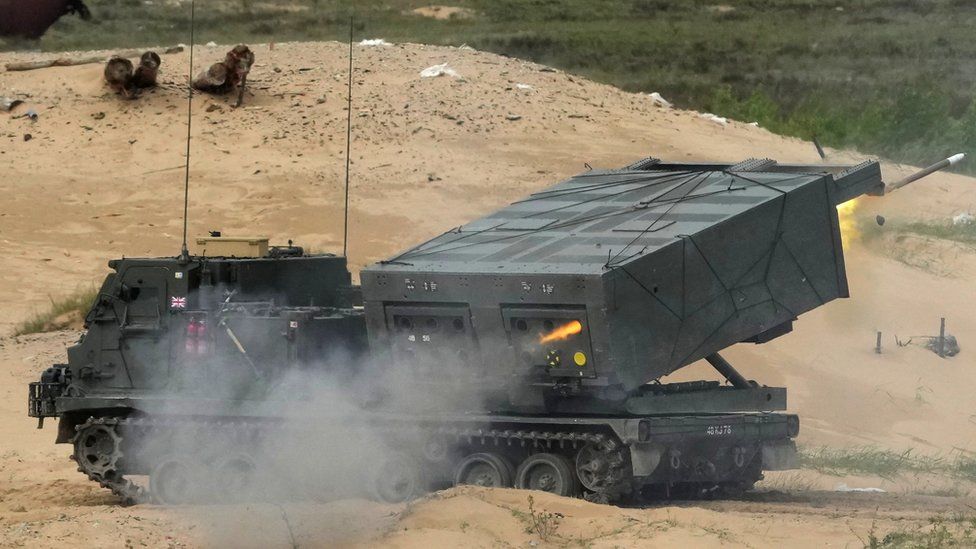 LUFTA/ Mbretëria e Bashkuar do t’i dërgojë Ukrainës sisteme raketash me rreze të gjatë veprimi M270