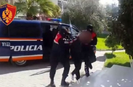 VIHET NË PRANGA 54-VJEÇARI/ Tentoi të kalojë ilegalisht përmes Kakavijës dy shqiptarë për në Greqi
