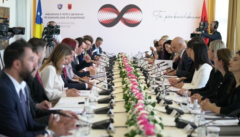 MARRËVESHJET SHQIPËRI-KOSOVË/ Lidhje hekurudhore, porte dhe energji të përbashkët, bashkim doganor