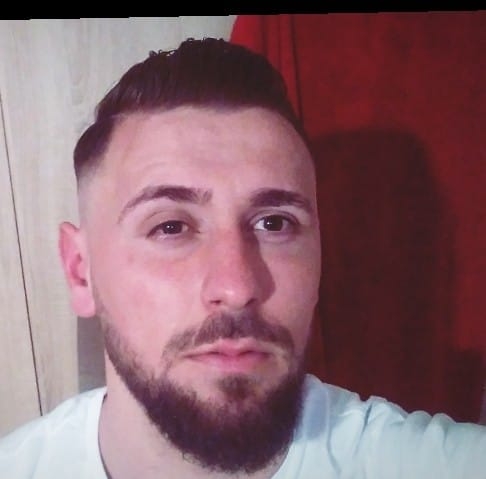 U THERËN PËR NJË VAJZË/ Si u vra me thikë 24-vjeçari shqiptar në Gjermani, flet miku i tij: E mori plagën në...