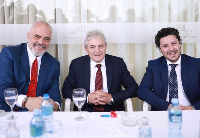 “VELLEZËR TË HAPUR”/ Rama publikon foton krah Dritan Abazoviçit dhe Ali Ahmetit