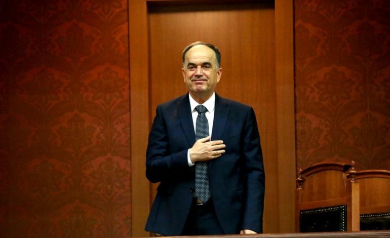 ZGJEDHJA E PRESIDENTIT/ Ahmetaj uron Bajram Bebajn: Suksese në detyrën e rëndësishme