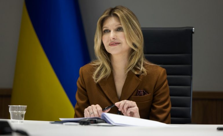 “BURRI IM KËRKON ARMË”/ Bashkëshortja e Zelensky-t del me thirrje për kombin: Unë nga ukrainasit dua…