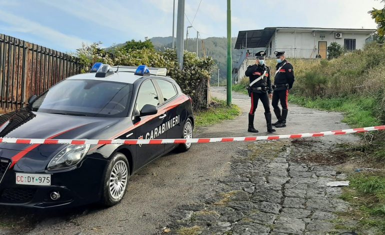 NDODH NË ITALI/ Kërcënoi pronarin e dyqanit me thikë dhe i theu xhamat, por u plagos, shqiptari gjendet i vdekur në makinë