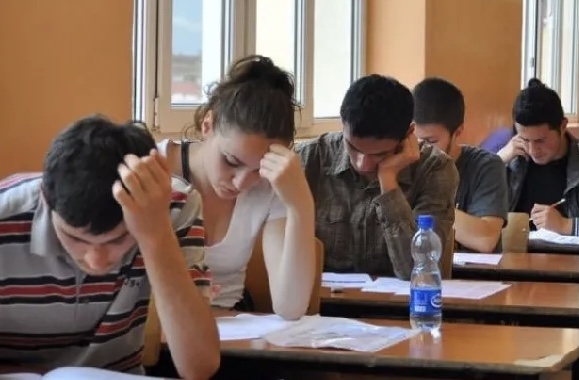 MATURA SHTETËRORE 2022/ Mbi 33 mijë nxënës i nënshtrohen testit të Gjuhës Shqipe dhe Letërsisë