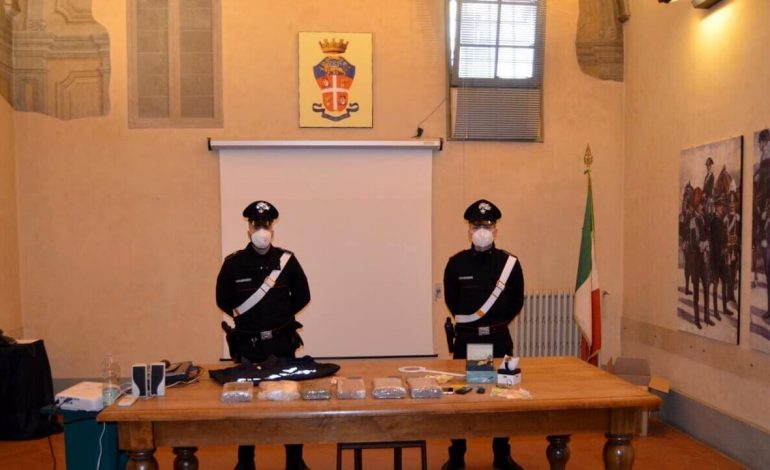 SHKATËRROHET GRUPI SHQIPTARO-ITALIAN/ Policia arreston 6 persona, kapet sasi e madhe droge