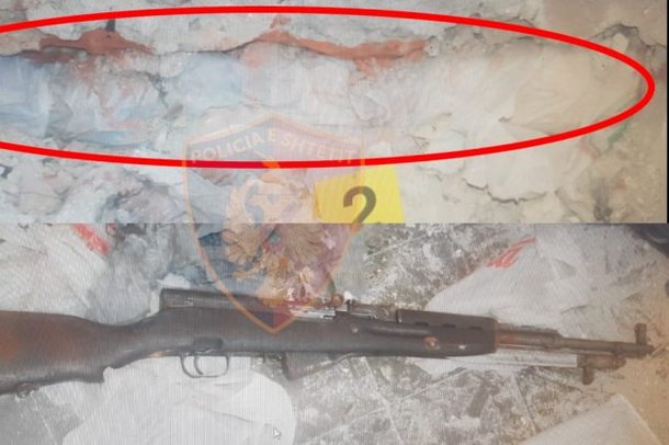 KËRCËNOI GRUAN DHE DJALIN/ 52-vjeçarin e kap frika kur sheh policinë, fsheh pushkën në…