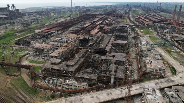LUFTA/ 77 minatorë bllokohen në Donetsk për shkak të bombardimeve të vazhdueshme