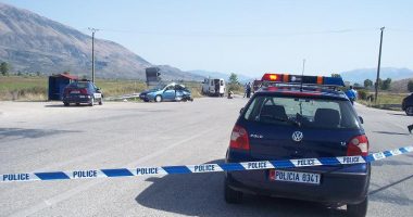 MAKINA DEL NGA RRUGA/ Aksidentohet një familje në Lushnje