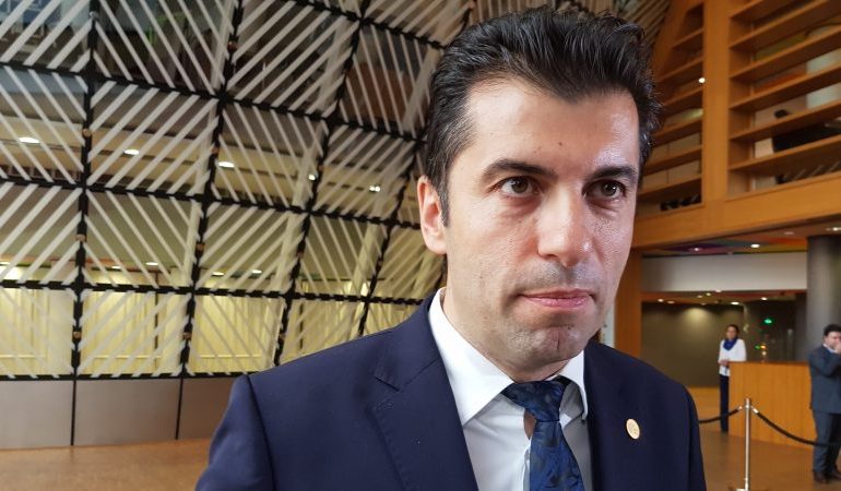 E FUNDIT/ Kryeministri bullgar shuan shpresat e Maqedonisë së Veriut dhe Shqipërisë: Nuk ka shans që të hiqet veto gjatë Samitit