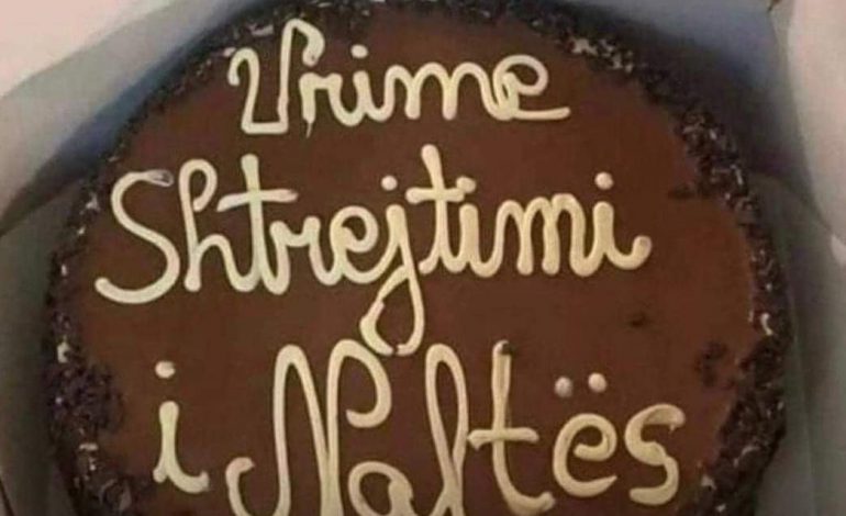 FOTOLAJM/ Kur “e keqja” festohet edhe me tortë