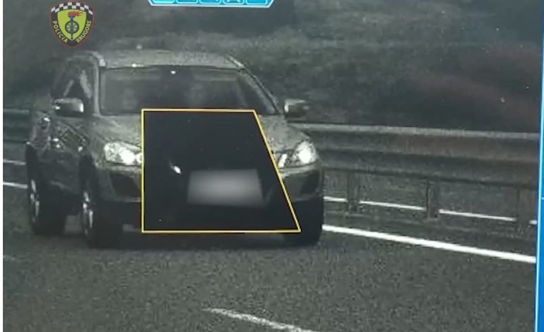 ÇMENDURI NË BYEPASS-IN E FIERIT/ Shoferi “fluturon” me 244 km/h, momenti kur kapet nga radarët