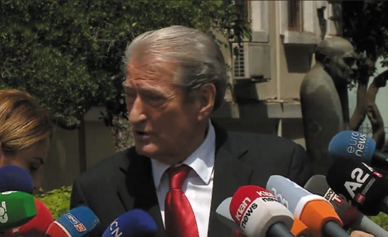 “PUBLIKONI TELEFONATAT ME KRIMINELËT…”/ Berisha akuzon Ballën për bashkëpunim me bandat e Elbasanit